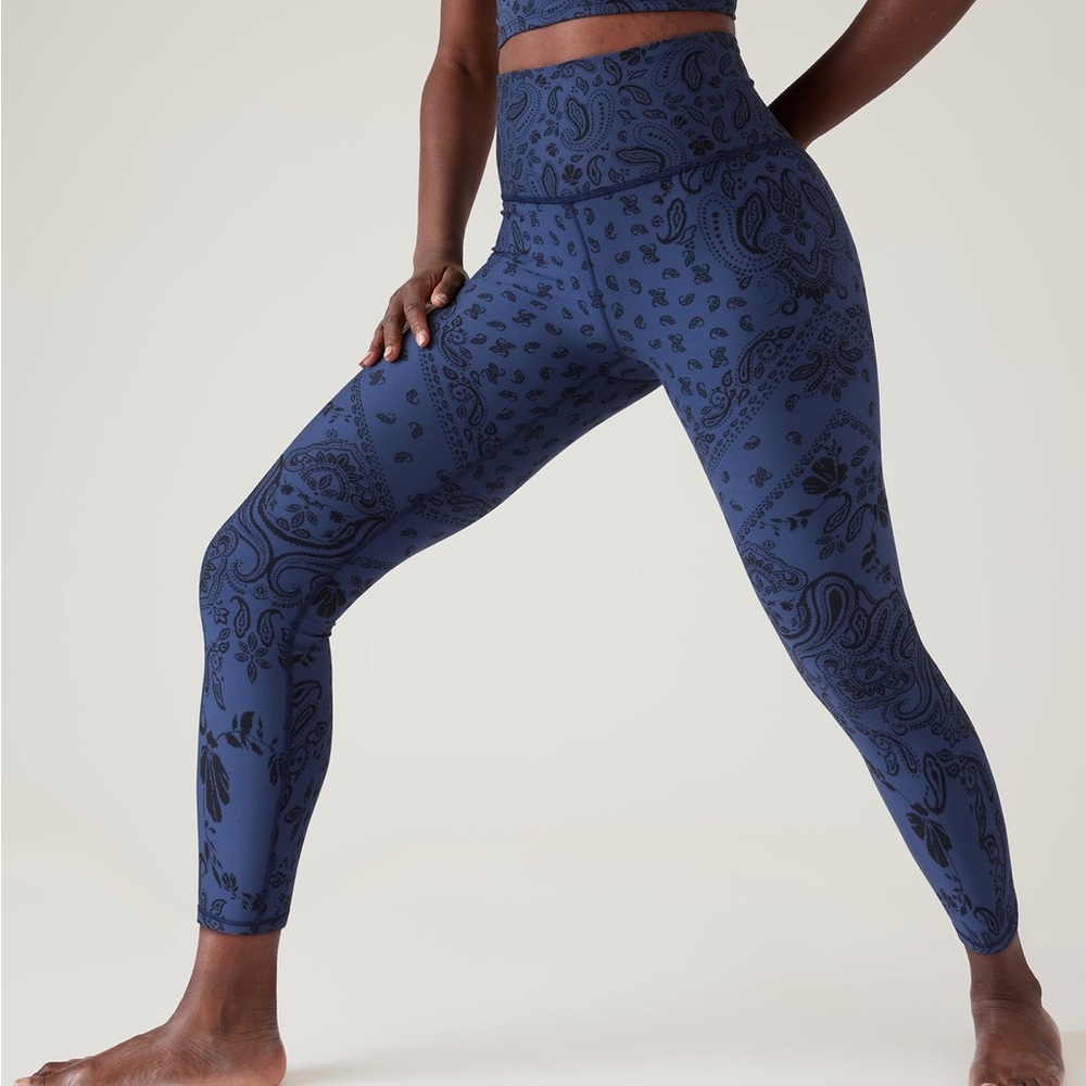 Athleta Elation Textured 7/8 Tight